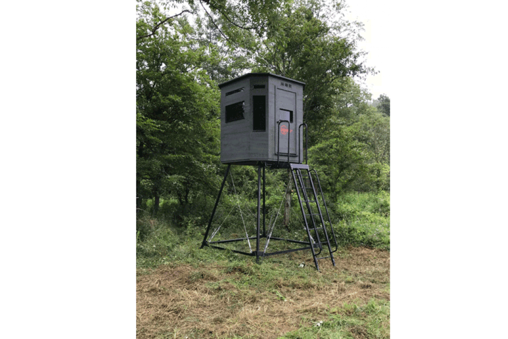6' x 6' 360 Shootin House shown on an 8' metal stand